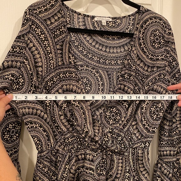 Black & White, Bell-Bottom Sleeve Romper from Charlotte Russe, size L - Picture 9 of 10